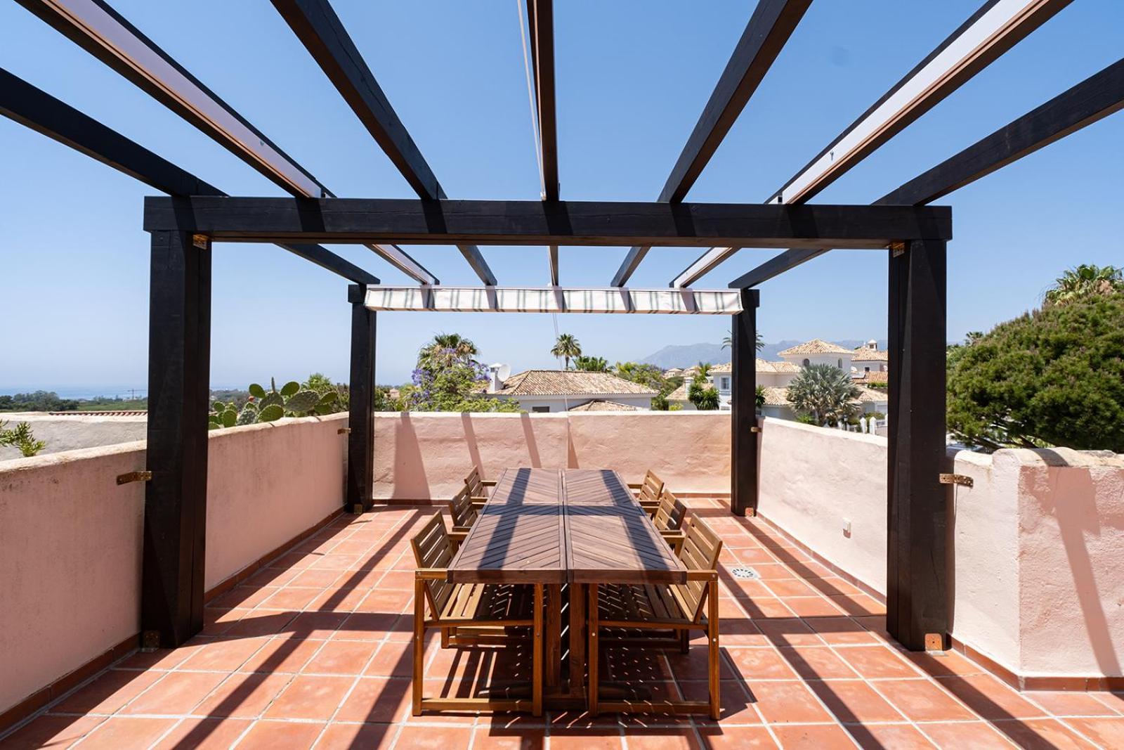 Santa Maria Elviria Golf Penthouse With Large Private Terrace And Sea Views -029